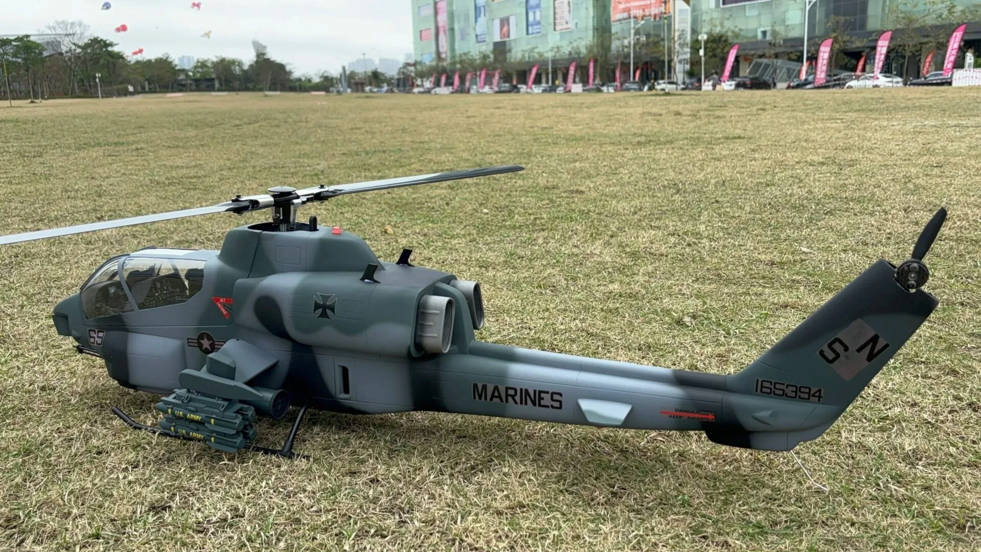 RC Helicopter 500 AH-1 Cobra Scale GPS with H1 Flight Control RTF - Image 5